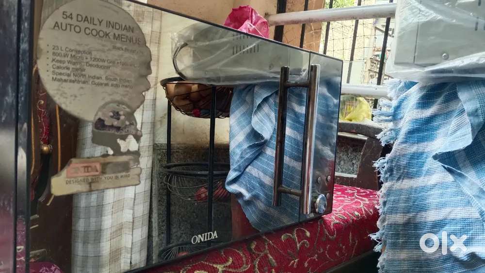 Microwave oven with convection