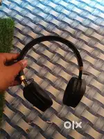 Headphone hitage company