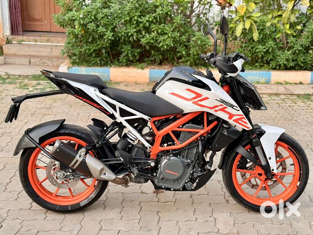 DUKE 390 BS4 SINGLE OWNER BIKE FOR SALE IN EXCELLENT CONDITION