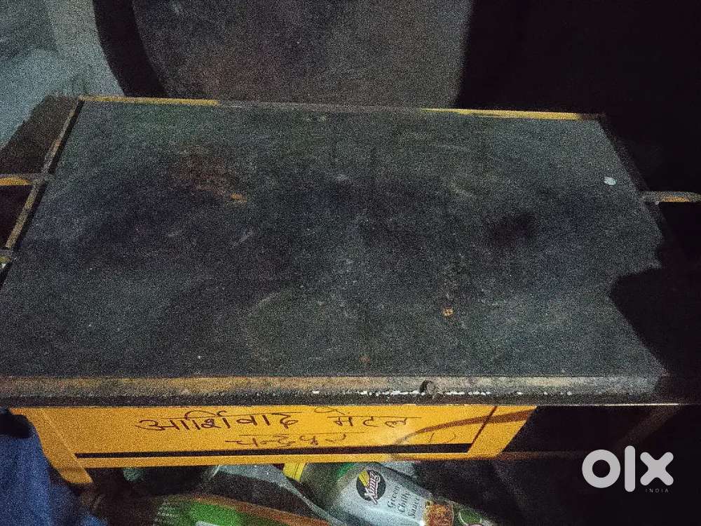 Ek din use kiya gya hai