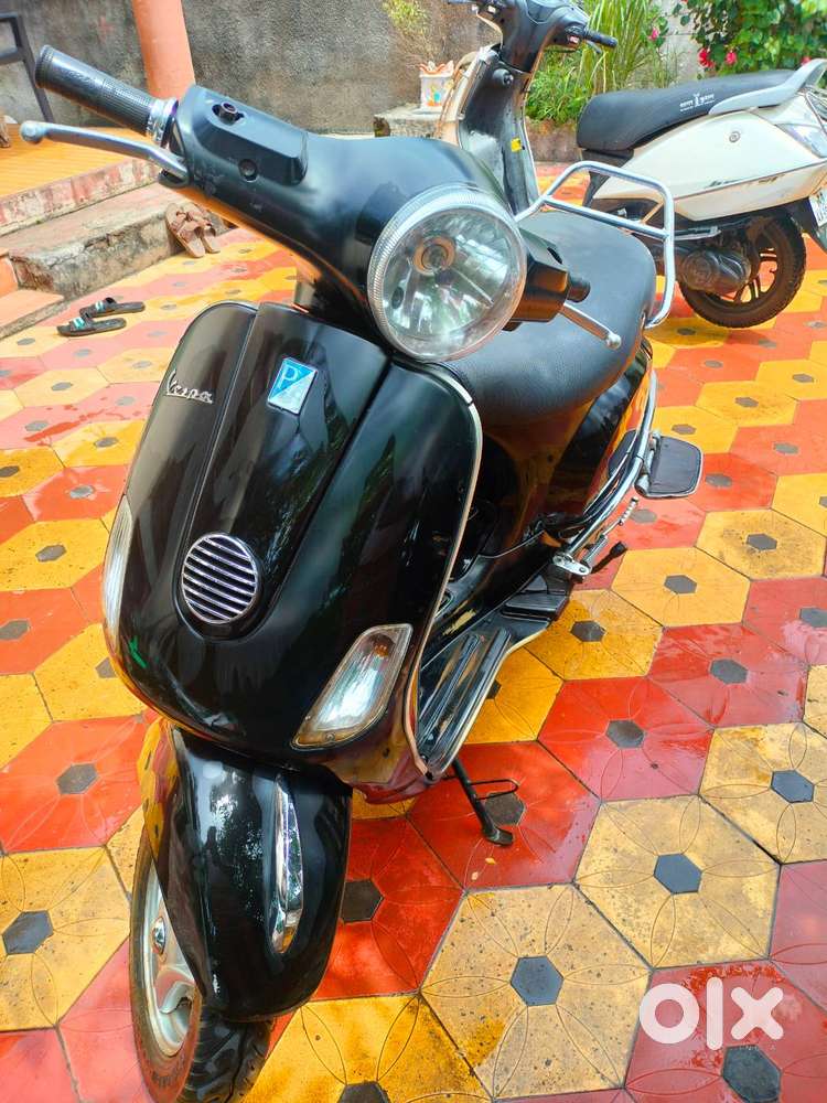Vespa LX125 CBX 2016 model one hand scooter