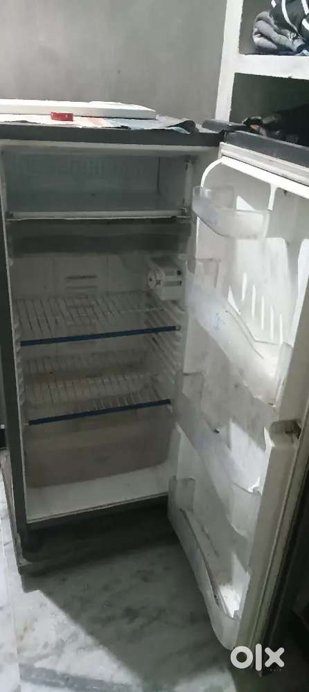 Running condition 200 lt whirlpool fridge