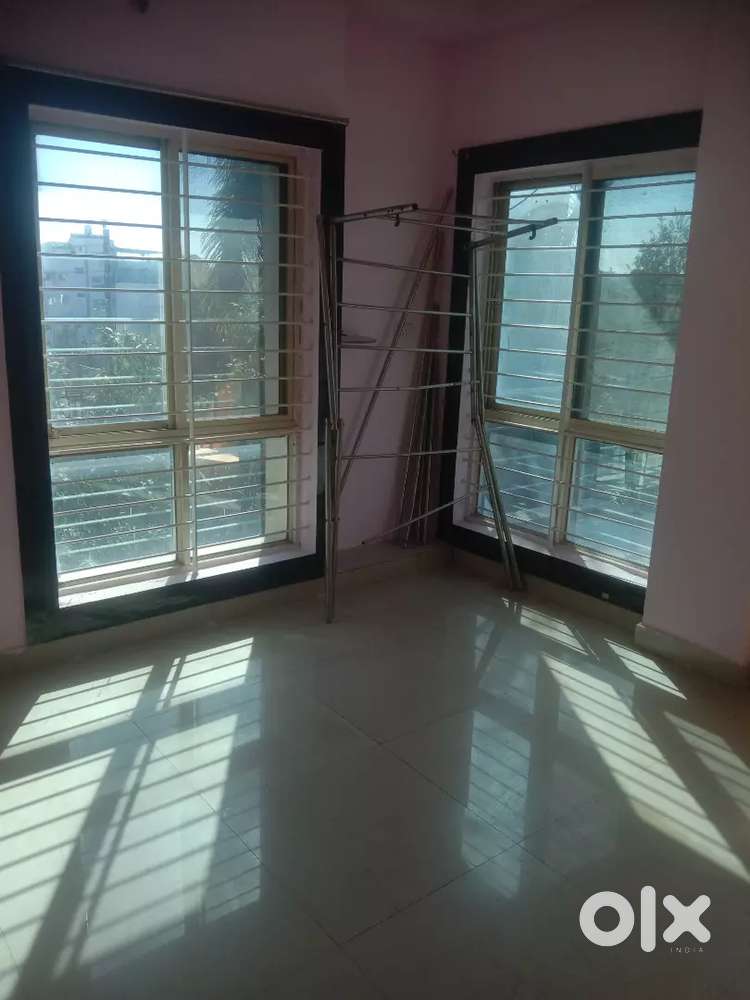 3bhk semi furnished flat in Punjabi baag