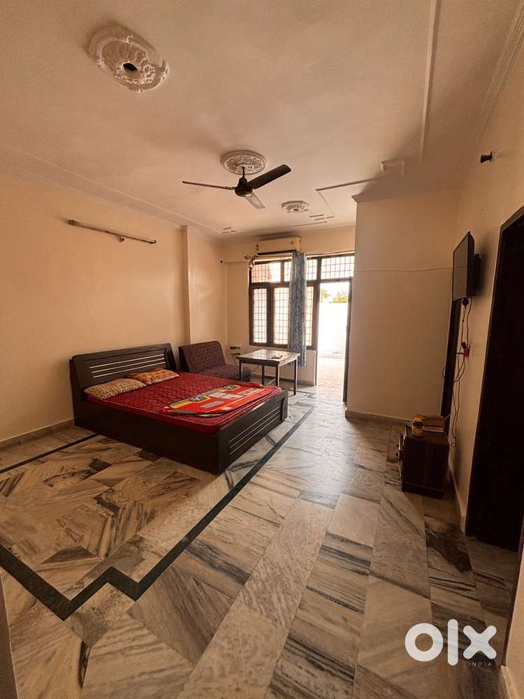 Fully furnished 1bhk on 1st floor in Gomti nagar