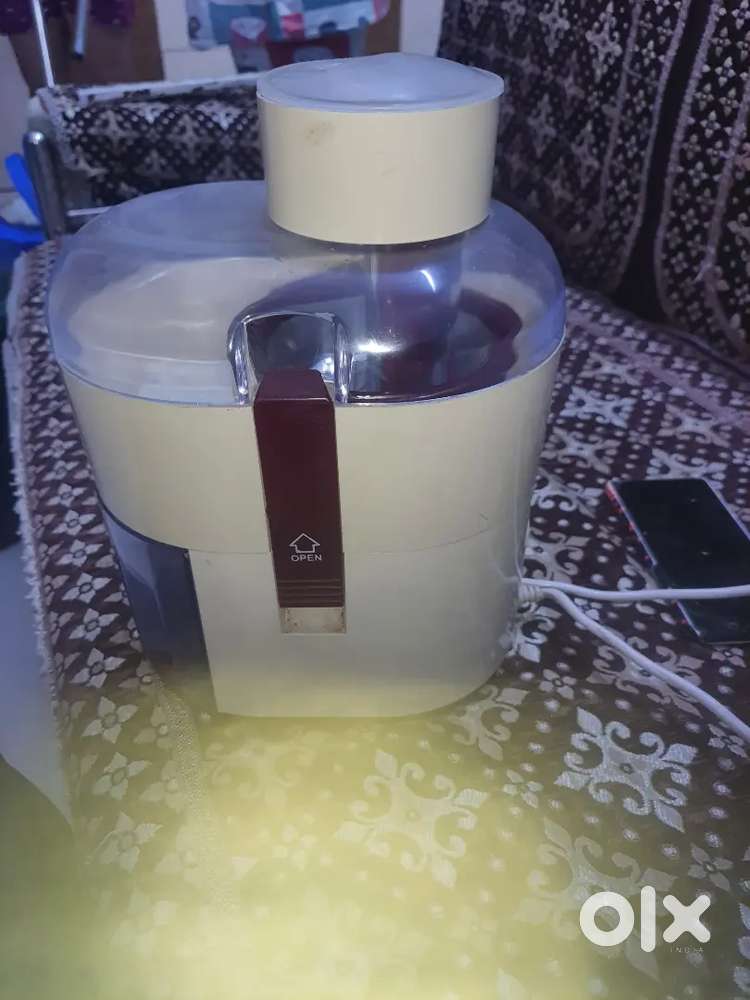 Fruit juicer machin