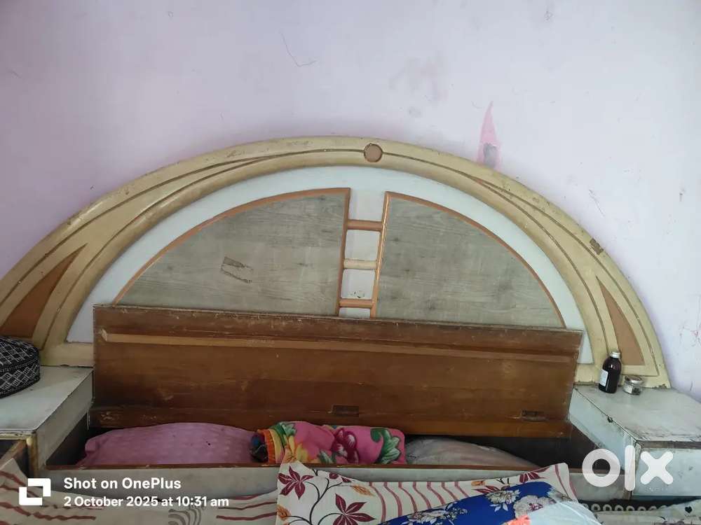 Wooden bed 7 x 8 fit with double box space