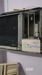 Windo ac new condition...  Room rent dusri jagh ja rhe h