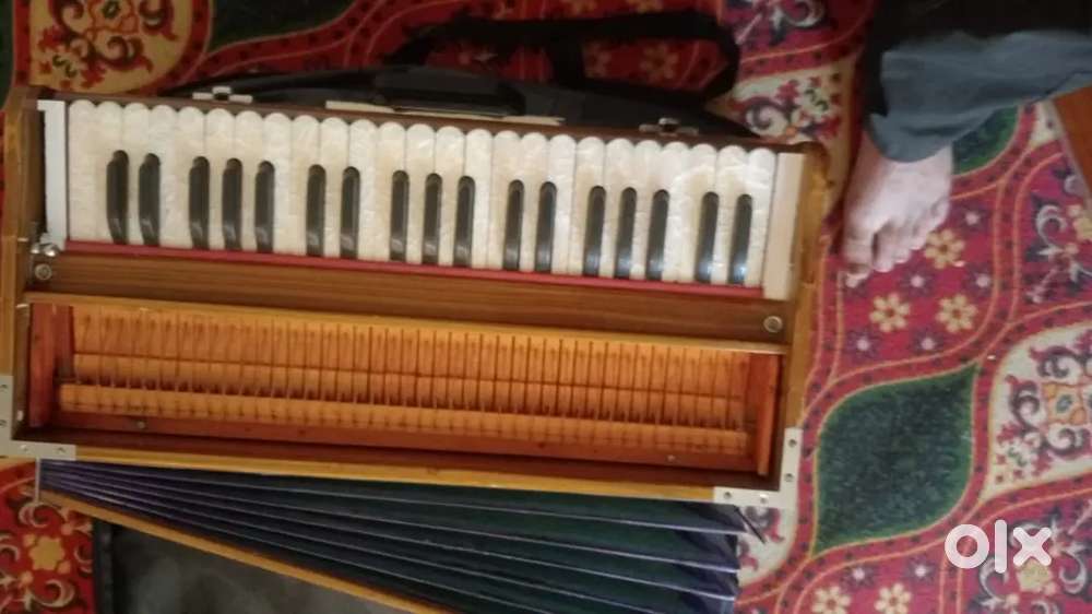 Muje harmonium chahiye