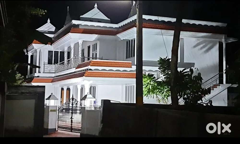 House at Malayattur -3 bed rooms, hall, dining, kitchen and varantha