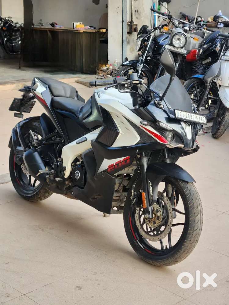 Pulsar RS 200(9999 ડાઉનપેમેનટ ભરીને બાકીની લોન થઈ જશે)
