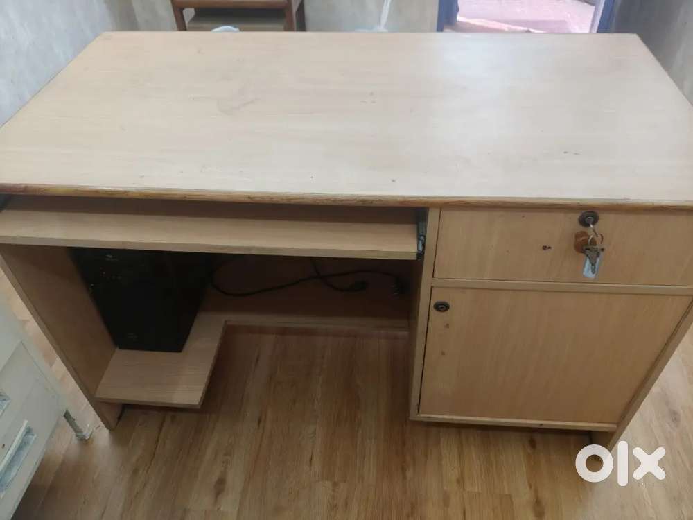 Computer Table with Storage