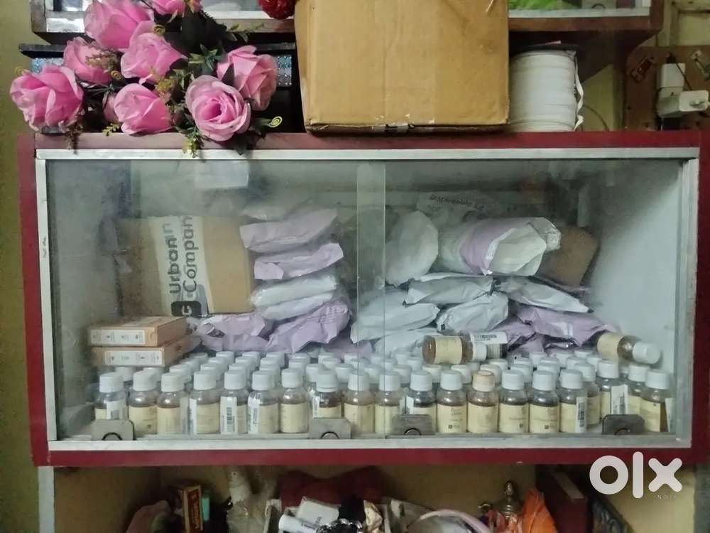 Two glass front-cabinates in medium and large size