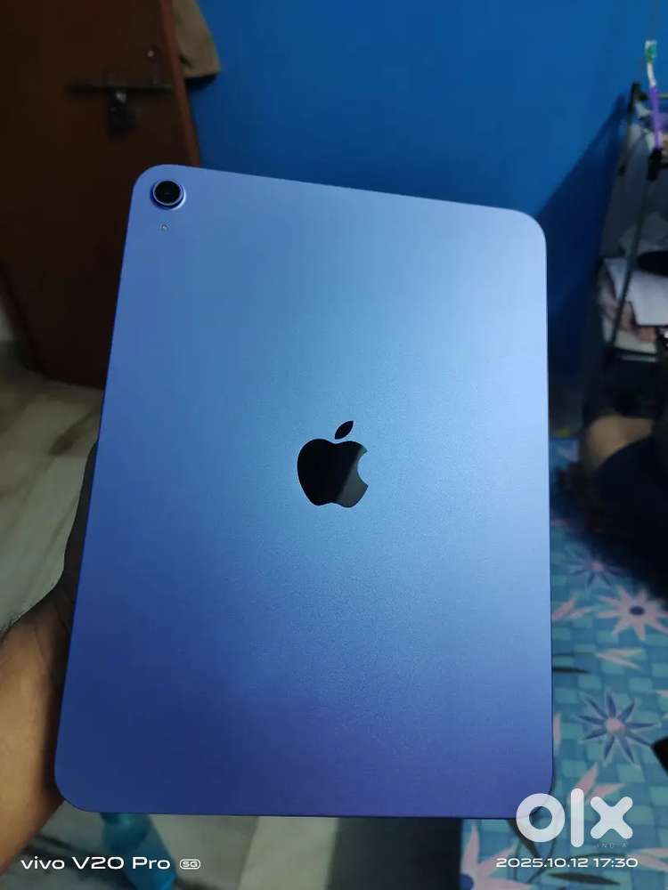 Apple iPad 11 ; A16 chip , 128GB