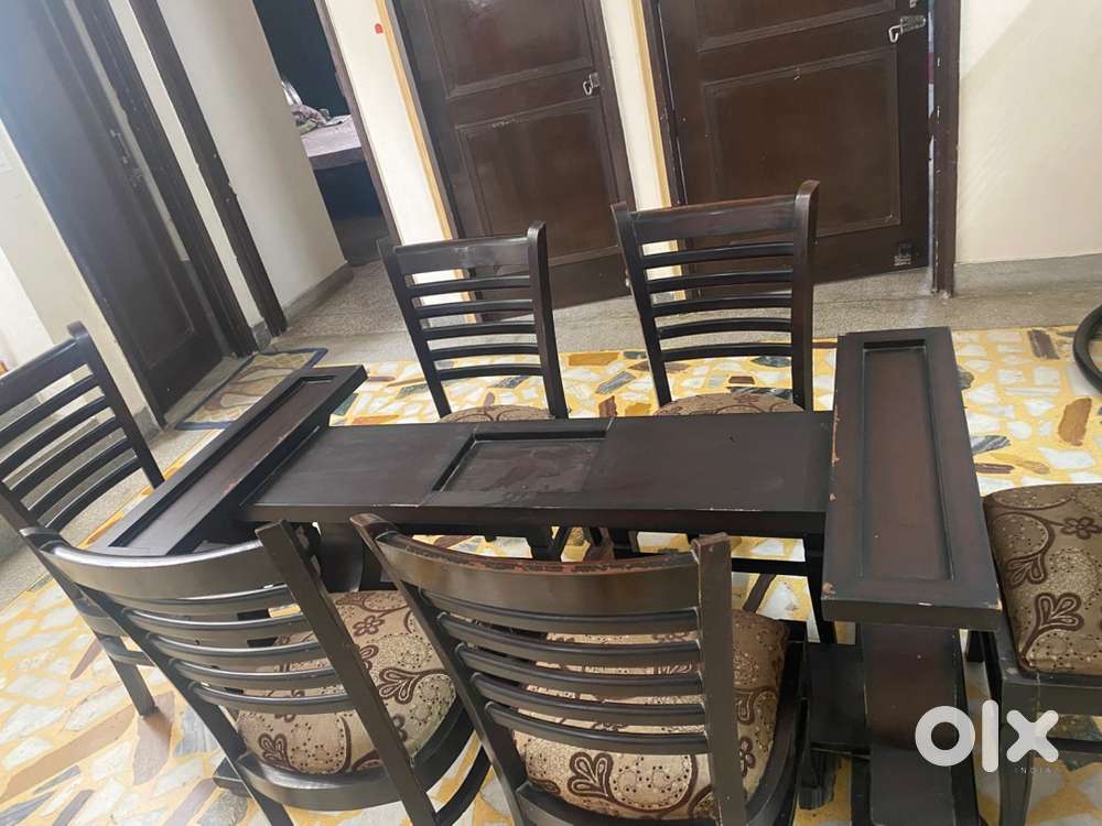 Dining Table with 6 chairs