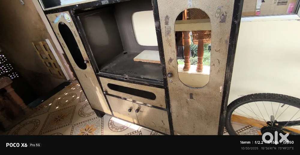 Show case in good condition for sale