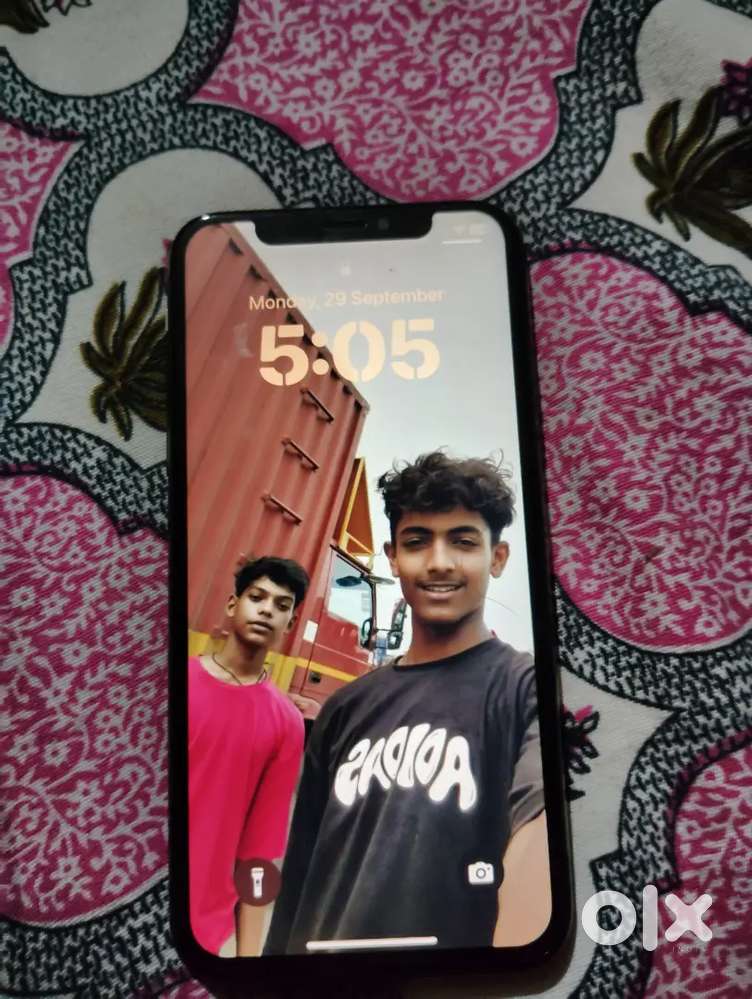 iPhone XS, 6RAM/256storage, bettey health 90%