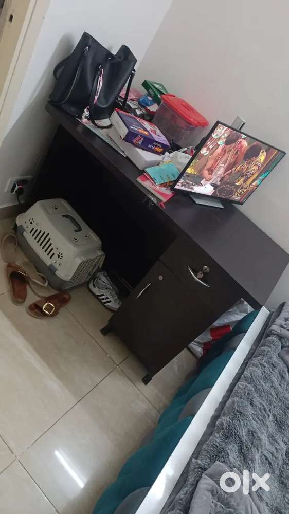 Computer table urgent sale