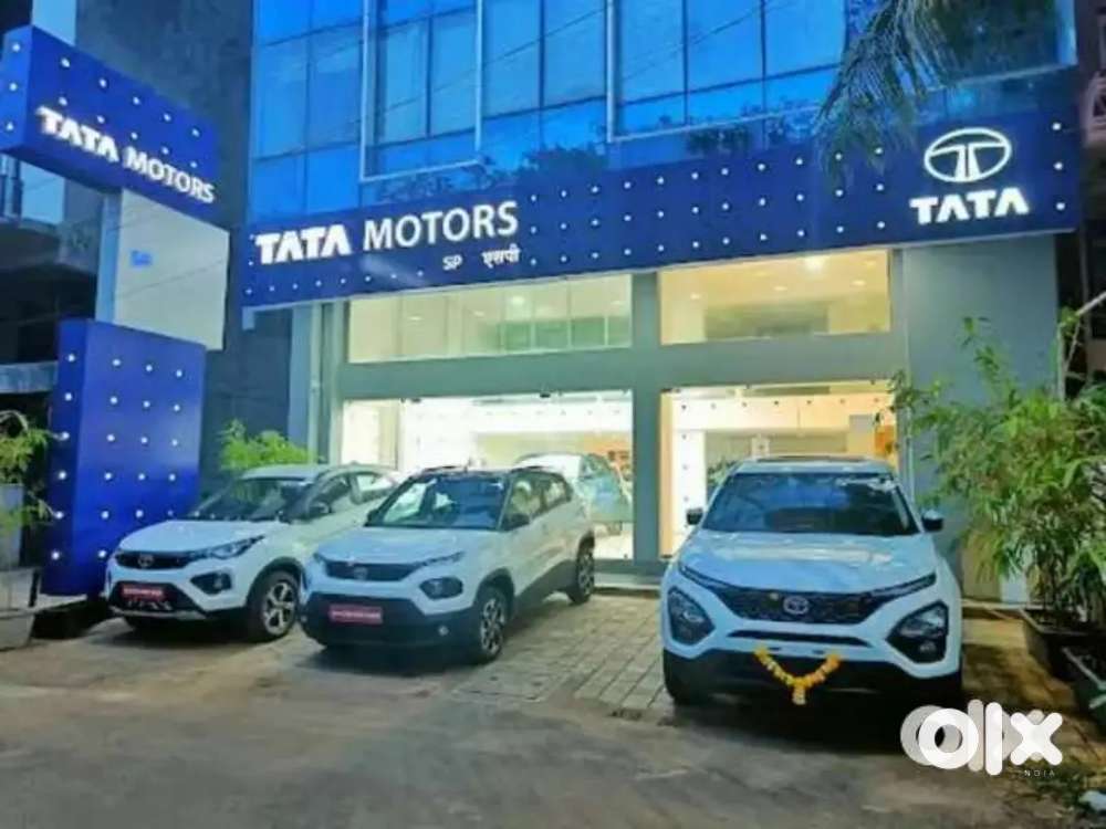 HIRING FOR CAR SHOWROOM MALE / FEMALE