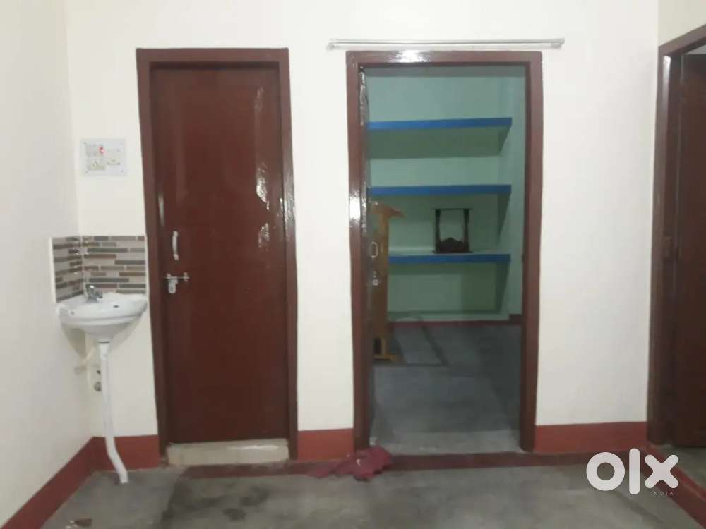 2 BHK East facing falt for rent behind DR MB Singh