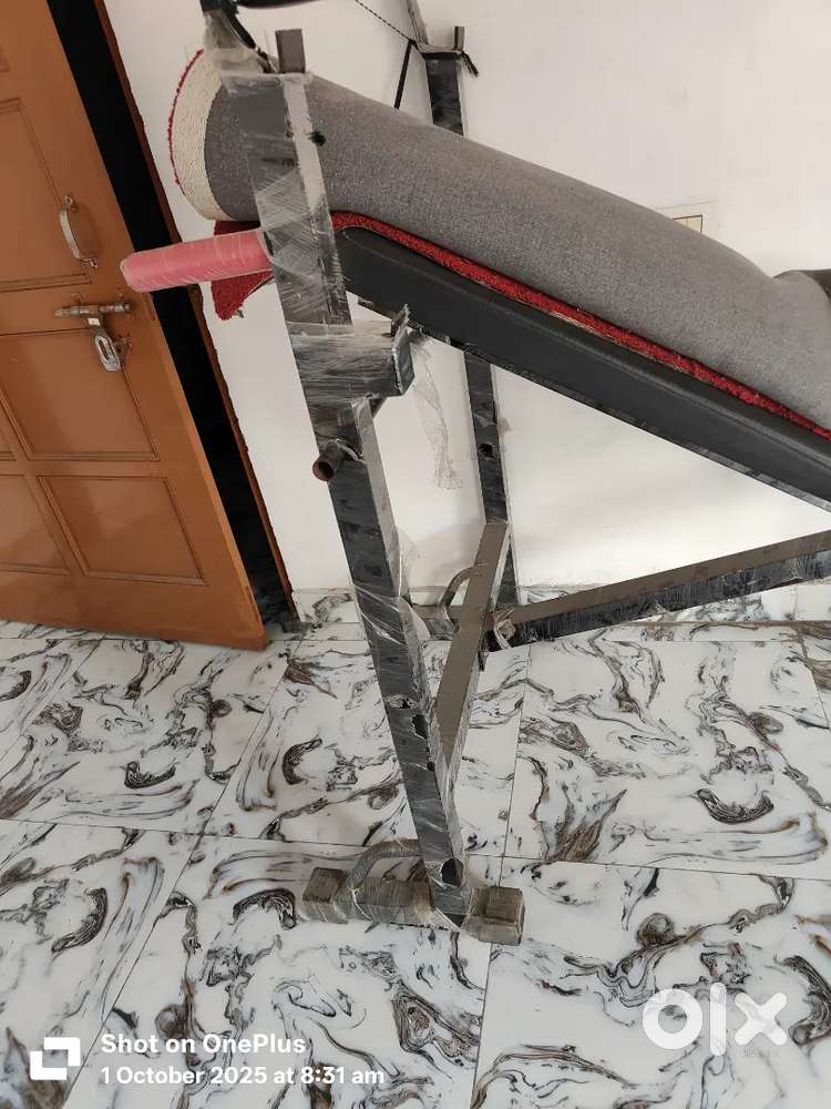 Chest bench and bar of 20 kg