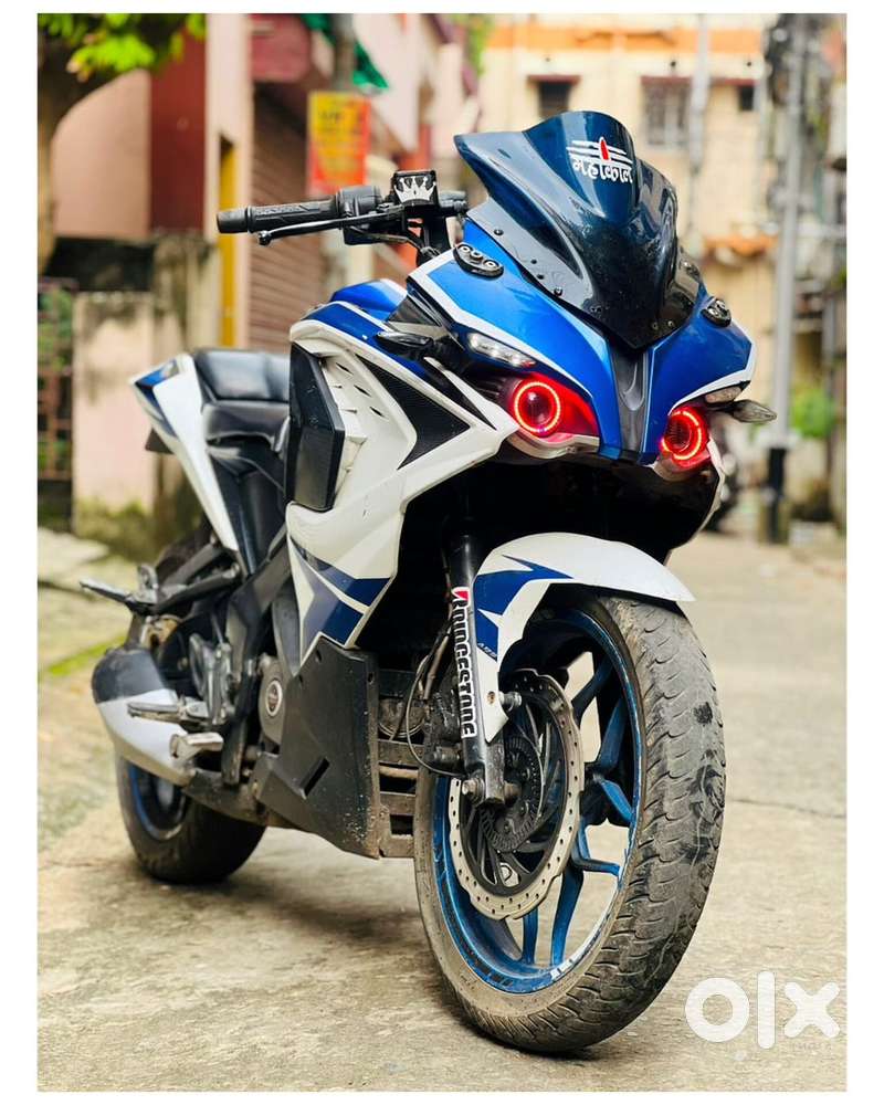 Bajaj Pulsar RS 200 (Dual C.H ABS)