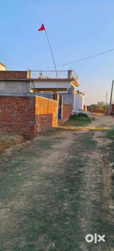 5 dis gen and raiyati plot is available within the society.