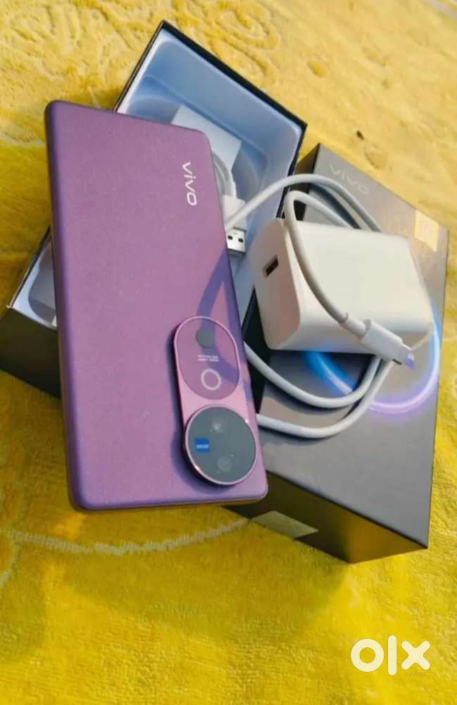 Vivo v40 5G 12GB RAM 256 GB internal