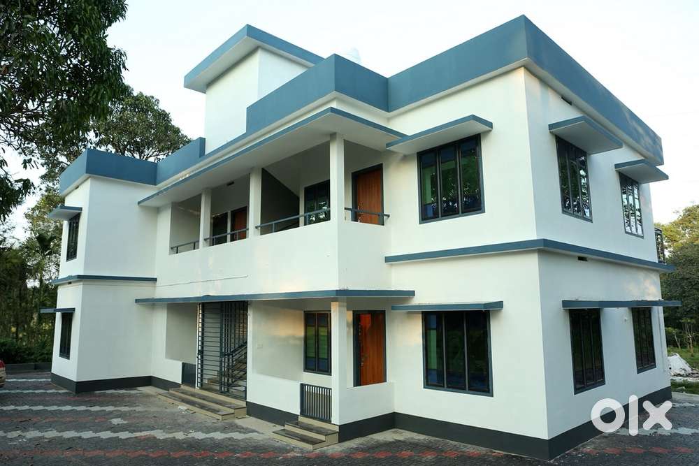 4 Family villa with 20 cent land for sale