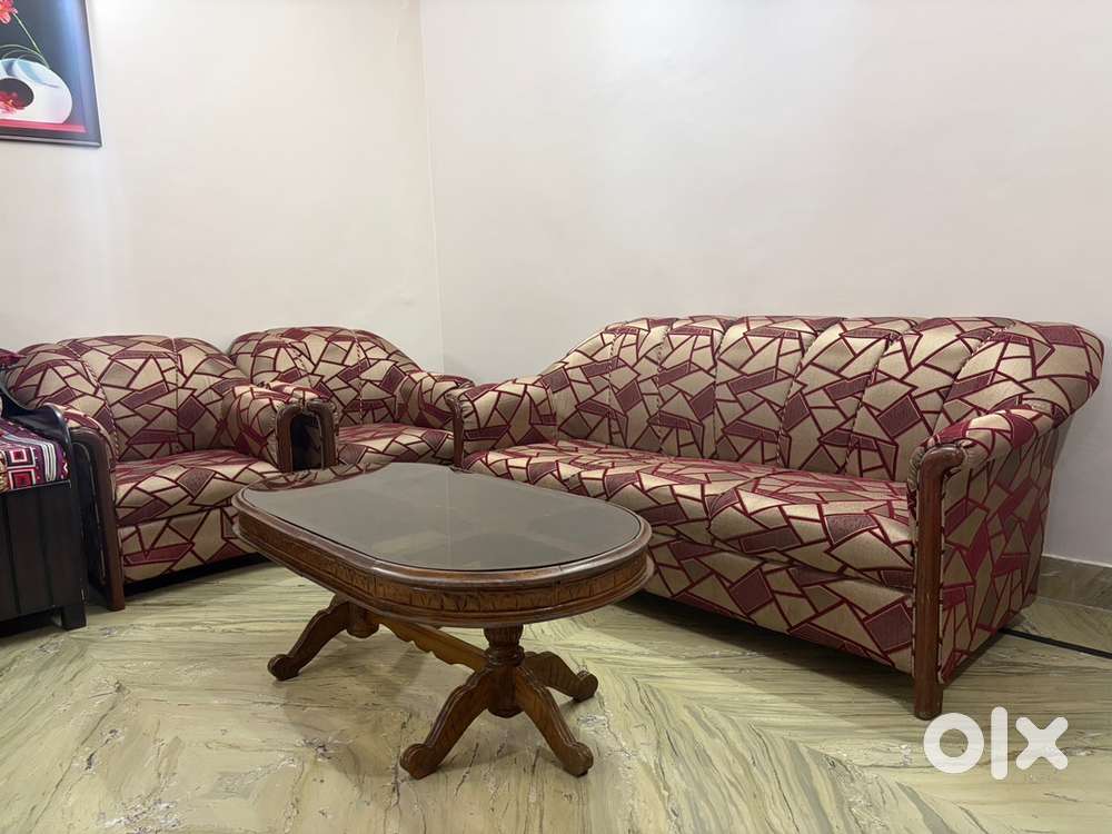 Sofa set with centre table