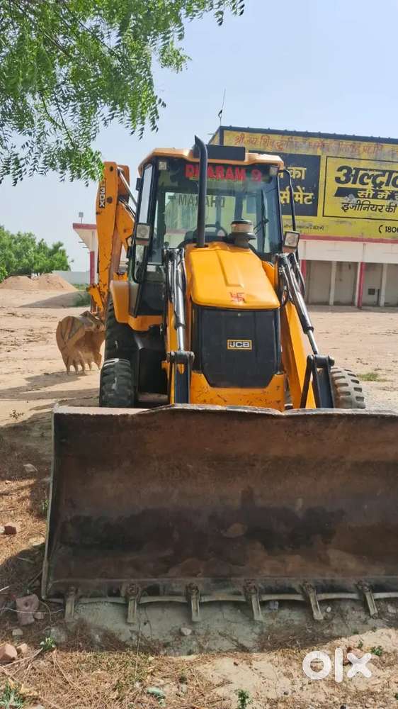 Backhoe loader
