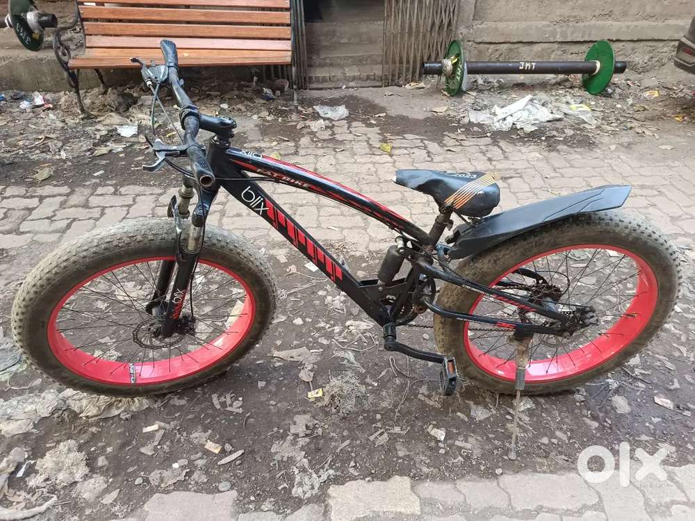 Fat bike aage piche Dono tyre mein disc break hai