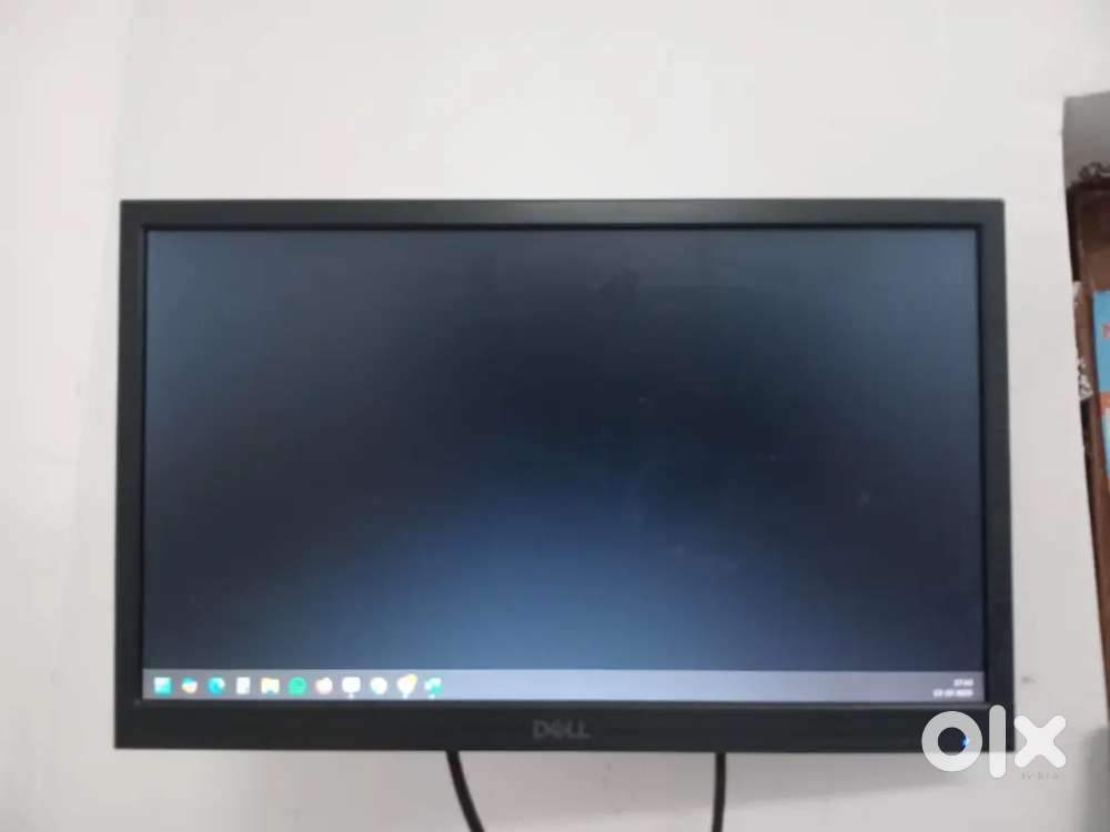 Dell Monitor LED 17.5 INCH  in Good Condition