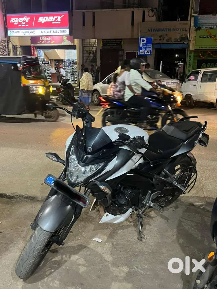 BAJAJ PULSAR NS 200