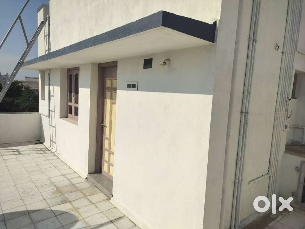 Bachelor rooms for rent