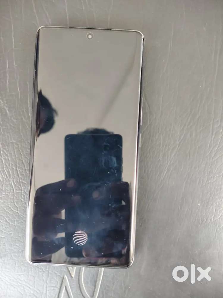 V25 pro 8gb  128