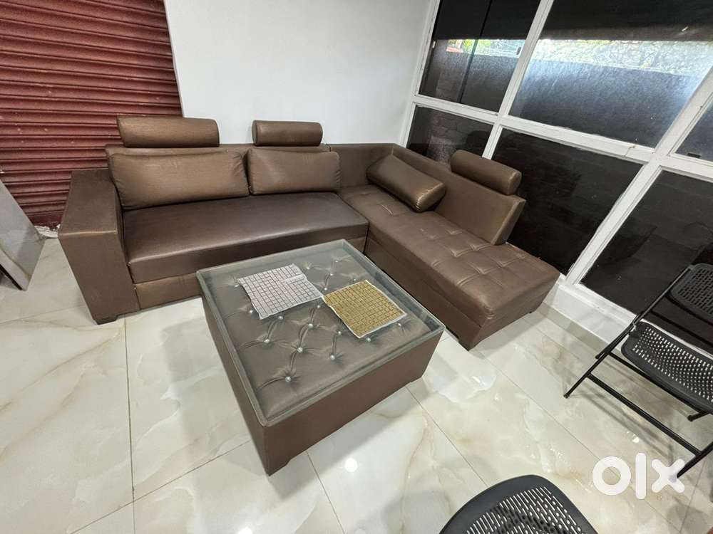 6 seater sofa with center table
