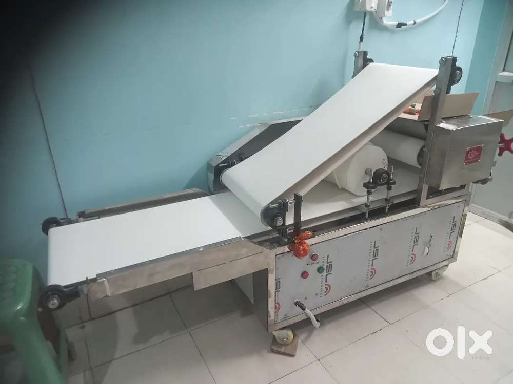 Puri . Chapati machine