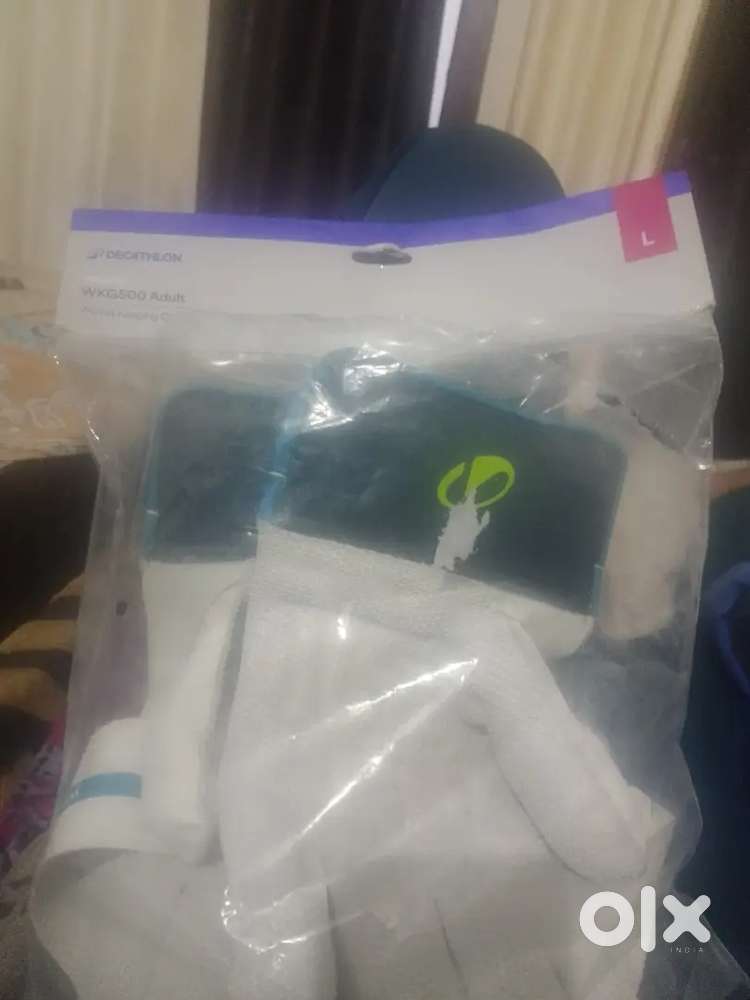 Batting gloves need money urgently I m selling 2300 rs, buying 2800