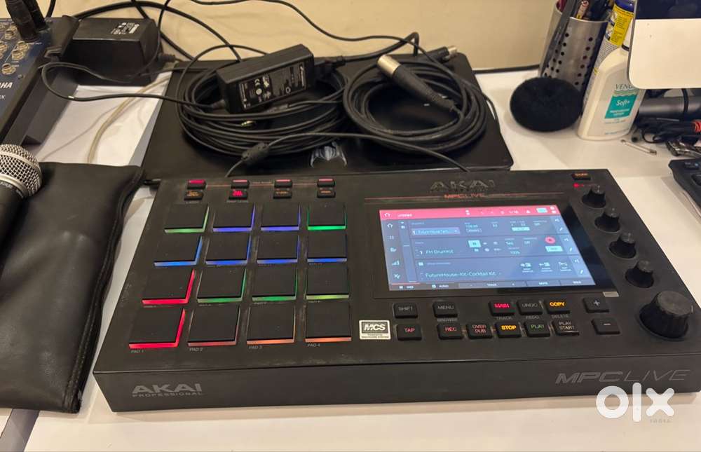 AKAI. MPC LIVE
