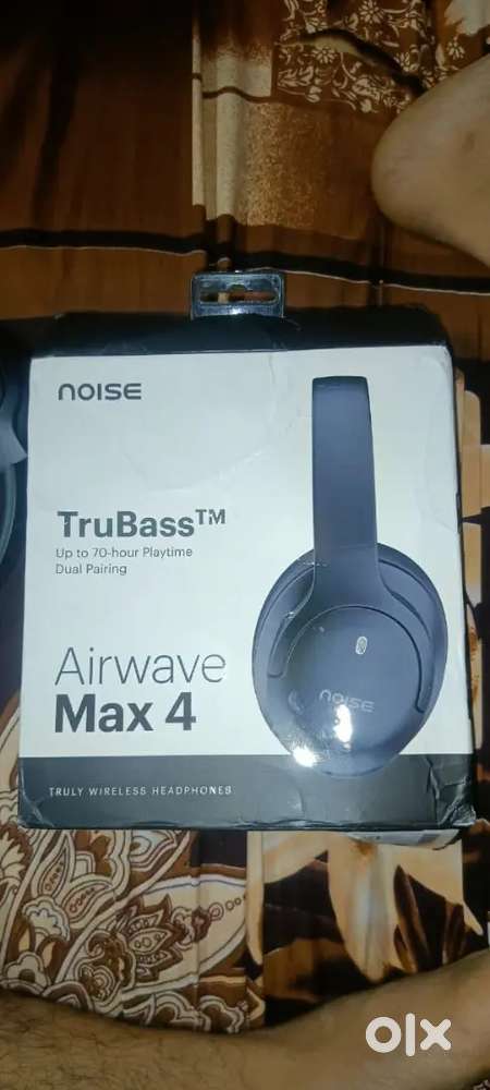 Noise max 4 headphone with 70 hours playtime and 1 year warranty