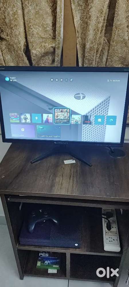 Xbox one 1tb + 22 monitor + table
