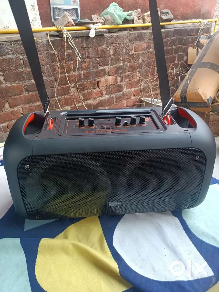 Gizmore t3000 bluetooth karoke speaker at throwaway price.