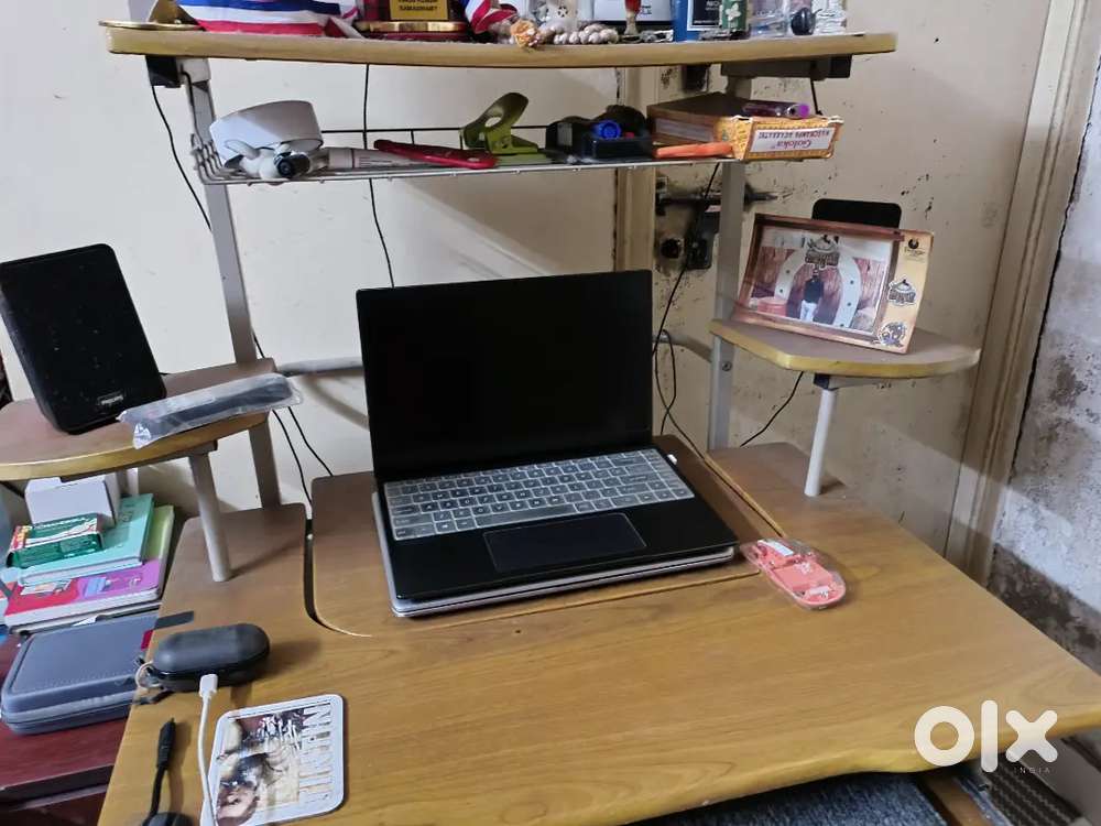 Computer table