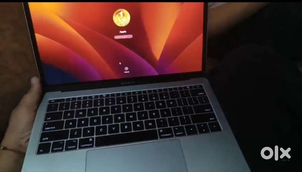 Macbook pro 2017. 8GB 256Gb