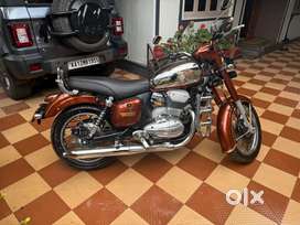 Premium Jawa Classic 350 | First Owner | Only 1900 km