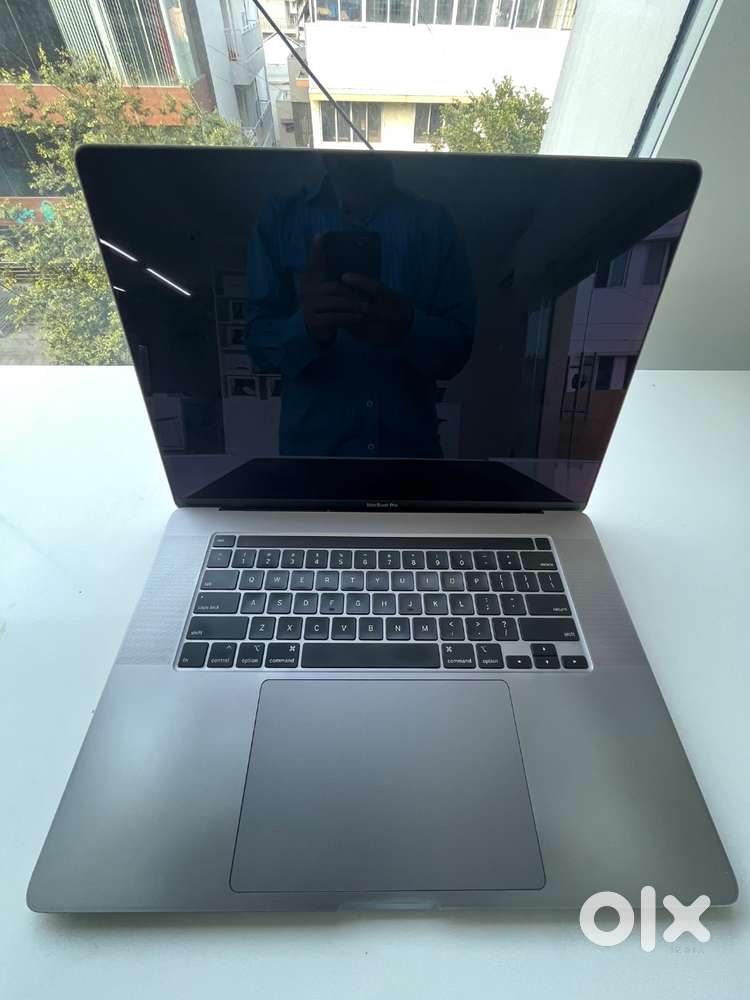 Apple MacBook Pro 16 inch (A2141) - i9/ 64 gb/ 500 ssd - with warranty