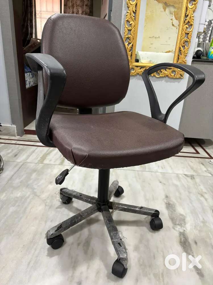 Revolving Chair with Armrests, Back Support & Adjustable Seat