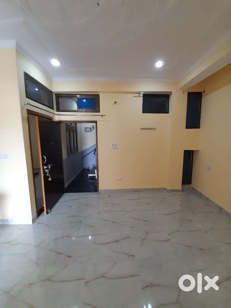 Ravi properties Manduadih