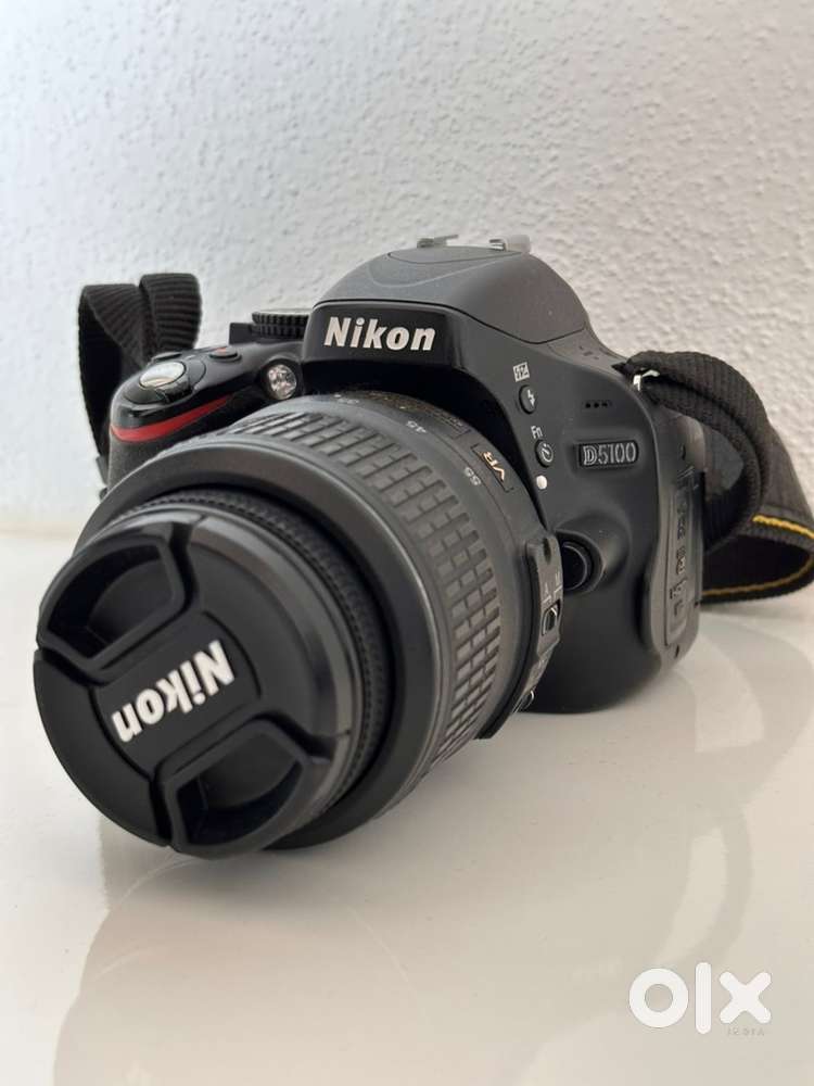 Nikon d5100 wtih three lens, flash and bag