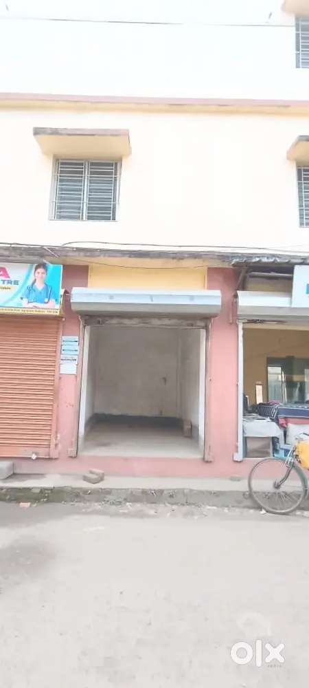 Shop available for rent in main b.t road in agarpara (Lenskart)